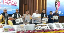 Jumpa pers kasus penjualan sisik hewan trenggiling untuk bahan baku obat tradisional dan narkoba di Bareskrim Polri, Jakarta Selatan, Rabu, 11 Juni 2025. (Sumber: Poskota/Ali Mansur)