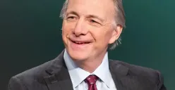 Potret Ray Dalio penasihat Danantara yang dikenal sebagai tokoh keuangan global. (Sumber: Makmur.id)
