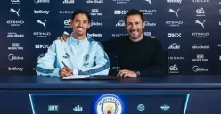 Tijjani Reijnders tanda tangani kontrak dengan Manchester City. (Sumber: Man City)