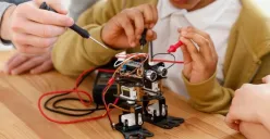 13 universitas di Indonesia dengan jurusan robotika terbaik. (Sumber: Freepik)