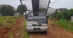 Barang bukti mobil dan barang curian disita petugas Reskrim Polsek Tajurhalang. (Sumber: Dok. Polsek Tajurhalang)