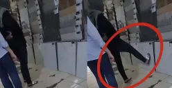 Potret pembeli keramik tunjuk pakai kaki viral, identitas customer songong diburu netizen TikTok. (Sumber: TikTok/@kangdennyofficial)