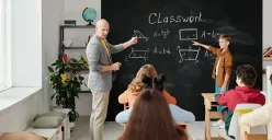 Ilustrasi - jawaban terhadap pertanyaan pentingnya CASEL bagi guru dalam pembelajaran di kelas pada Modul 2 PPG 2025. (Sumber: Pexels/Max Fisher)
