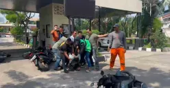 Terduga pelaku pembunuhan nelayan di kawasan Tempat Pelelangan Ikan (TPI) Muara Angke, Jakarta Utara, berhasil ditangkap polisi. (Sumber: Dok Polres Pelabuhan Tanjung Priok)
