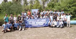 Program restorasi ekosistem pesisir melalui penanaman 10.000 bibit mangrove jenis Avicennia Marina di kawasan terdampak abrasi Sigar Penjalin, Kabupaten Lombok Utara, NTB. (Sumber: PT Telkom Indonesia (Persero) Tbk)