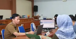 Para orang tua siswa saat mendaftarkan anak-anaknya di SMAN 1 Rangkasbitung, Kabupaten Lebak, Senin, 16 Juni 2025. (Sumber: Dok. Istimewa)