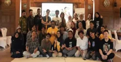 Para kru pemain dan Sutradara Film Seribu Bayang Purnama yang akan tayang di bioskop seluruh Indonesia. (Sumber: Humas Film Seribu Bayang Purnama)