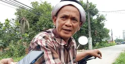 Bangunan warung kopi milik Irwansyah, 51 tahun, di Kampung Gabus, Desa Srimukti, Kecamatan Tambun Utara, Kabupaten Bekasi, dibongkar, Rabu, 18 Juni 2025. (Sumber: Poskota/Nurpini Aulia Rapika)
