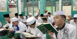 Menyekolahkan anak di pesantren (Sumber: Pinterest/Ponpes Nwjkt)