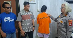 Kapolsek Tajurhalang, Iptu Tamar Bekti didampingi Kanit Reskrim Ipda Mareben Simarsoit dan tim opsnal berhasil meringkus ibu muda spesialis pencuri HP, Selasa, 17 Juni 2025. (Sumber: Poskota/Angga Pahlevi)
