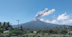 Gunung Lewotobi erupsi mengakibatkan tiga rute penerbangan harus dibatalkan (Sumber: Pinterest)
