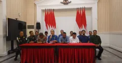 Wali Kota Bogor, Dedie A. Rachim saat memberikan keterangan pers di Balai Kota, terkait penetapan status konflik skala kota atas polemik pembangunan Masjid Imam Ahmad Bin Hambal (MIAH) di Bogor Utara. (Sumber: Poskota/Sekar Putri Andini)