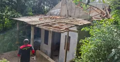 Penampakan rumah lansia yang terpilih program Bedah Rumah dari Polsek Bojongsari Dalam Rangka HUT Bhayangkara ke-79. (Sumber: Poskota/Angga Pahlevi)