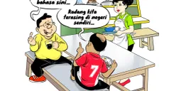 Dua pria bersantai di warteg menyindir penggunaan bahasa asing saat sumpah jabatan. Mereka menilai hal itu membuat warga merasa asing di negeri sendiri. (Sumber: Poskota/Arif Setiadi)