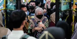 Ilustrasi penumpang transportasi umum. (Sumber: Poskota/Bilal Nugraha Ginanjar)