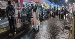 Jalan Surya Kencana Kota Bogor dipenuhi 150 tenant usaha dan pengunjung dalam gelaran "Bogor Suka-Suka", Jumat malam, 20 Juni 2025. (Sumber: Poskota/Sekar Putri Andini)