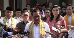 Gubernur Jakarta Pramono Anung saat memberikan pernyataan kepada awak media di Kawasan Rawa Buaya, Jakarta Barat, Jumat 20 Juni 2025. (Sumber: Poskota/M. Tegar Jihad)