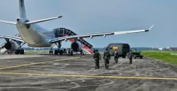Pesawat Saudi Airlines mendarat darurat di Bandara Internasional Kualanamu, Deli Serdang, Sumatera Utara, akibat teror bom, pada Sabtu, 21 Juni 2025. (Sumber: Dok Kodam I/Bukit Barisan)