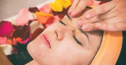 Pensiunan PNS tetap bisa tampil awet muda dengan rangkaian produk skincare yang tepat dan gaya hidup sehat. (Sumber: Pinterest)