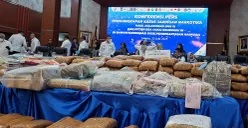 Barang bukti narkoba yang diamankan BNN RI dan Bea Cukai dari 172 kasus yang diungkap pada periode April-Juni 2025. (Angga) (Sumber: POSKOTA | Foto: Angga Pahlevi)