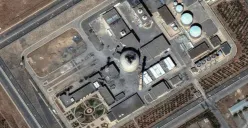 Foto satelit menunjukkan kerusakan signifikan di fasilitas nuklir Iran setelah serangan presisi Amerika Serikat, menandai eskalasi militer terbesar sejak Revolusi Iran 1979. (Sumber: Getty Images/MaxarTechnologies)