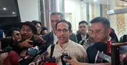 Mantan Mendikbud Ristek, Nadiem Makarim setelah menjalani pemeriksaan di Kejagung, Jakarta Selatan, pada Senin, 23 Juni 2025 malam. (Sumber: POSKOTA | Foto: Ali Mansur)