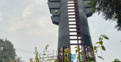 Monumen Perjuangan Rakyat Bekasi yang ada di Jl. Djuanda, Bekasi Selatan, Kota Bekasi, menjadi sasaran maling. Sebanyak 10 plat besi raib dan belum mendapatkan perhatian dari Disparbud dan Pemkot Bekasi. (Sumber: Poskota/Nurpini Aulia Rapika)