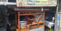Soto Lamongan Karnadi di kawasan Palmerah, Jakarta Barat. (Sumber: Poskota/Pandi Ramedhan)