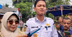 Wakil Bupati Pandeglang, Iing Andri Supriadi saat diwawancarai wartawan. (Sumber: POSKOTA | Foto: Samsul Fatoni)
