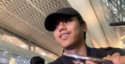 Ali Murtado, salah satu dari 11 WNI yang dievakuasi dari Iran tiba di Indonesia pada Selasa, 24 Juni 2025. (Sumber: POSKOTA | Foto: Primayanti)