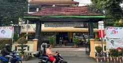 Suasana di Kantor Kelurahan Duri Kepa, Kebon Jeruk, Jakarta Barat, pada masa proses rekrutmen PPSU, Selasa, 24 Juni 2025. (Sumber: POSKOTA | Foto: Pandi Ramedhan)