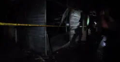Kawasan Basement Blok B2 Pasar Kebon Kembang, Kota Bogor tampak berantakan dan gelap total setelah dilanda kebakaran, Senin, 23 Juni 2025. (Sumber: Poskota/Sekar Putri Andini)