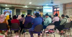 Puluhan pelaku jasa antusias menghadiri pelatihan usaha yang diselenggarakan oleh Disbudpar Kota Tangerang di Aula Kecamatan Batu Ceper pada Selasa, 24 Juni 2025. (Sumber: Poskota/Primayanti Juli Kumala Manalu)