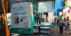 BSI Maslahat menghadirkan Mobil Musholla di pagelaran kuliner di Jalan Suryakencana, Bogor, Jawa Barat. (Sumber: Dok. BSI)
