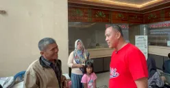 Wali Kota Bekasi, Tri Adhianto, melakukan peninjauan langsung ke Kantor Dinas Pendidikan Kota Bekasi pada hari terakhir. (Sumber: Dok. Pemkot Bekasi)