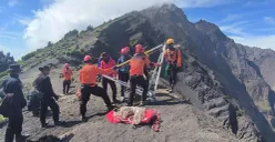 Evakuasi pendaki wanita asal Brasil yang ditemukan tewas di Gunung Rinjani (Sumber: SAR Mataram)