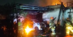Api besar membakar rumah dan mobil di Beji, Kota Depok, Rabu, 25 Juni 2025, dini hari. (Sumber: Polsek Beji)