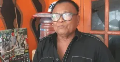 Ketua MPC Pemuda Pancasila (PP) Kota Bekasi, Aries Budiman, mengatakan pihaknya baru akan mengganti seragam jika mendapatkan perintah langsung dari Ketua Umum Pemuda Pancasila. (Sumber: Poskota/Nurpini Aulia Rapika)