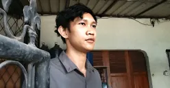 Najala Kurniawan, warga Jalan Raya Kodau, Kecamatan Jatiasih, Kota Bekasi, resah usai peristiwa tawuran berdarah yang menewaskan satu orang pada Rabu, 25 Juni 2025 dini hari. (Sumber: POSKOTA | Foto: Nurpini Aulia Rapika)