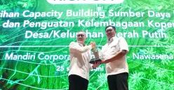 Direktur Utama Bank Mandiri Darmawan Junaidi di sela kick-off Pelatihan Capacity Building Sumber Daya Manusia dan Penguatan bersama Menko Pangan sekaligus Ketua Satgas KDKMP Zulkifli Hasan (Sumber: Dok. Bank Mandiri)