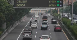 Jasamarga menututup sementara 5 akses GT Dalam Kota arah Pluit dan Cawang.(Sumber: Poskota/Bilal Nugraha Ginanjar)