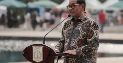 Gubernur DKI Jakarta Pramono Anung menyampaikan sambutan di Taman Lapangan Banteng, Jakarta, Jum'at, 27 Juni 2025. (Sumber: Poskota/Bilal Nugraha Ginanjar)