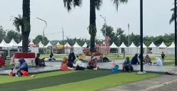 Ratusan Stand makanan, sovenir, hingga pelayanan publik hadir di Festival Al-A’zhom, Kota Tangerang pada Jumat, 25 Juni 2025. (Sumber: Poskota/Primayanti Juli Kumala Manalu)