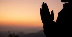 Bacaan doa akhir dan awal tahun baru Islam, 1 Muharram. (Sumber: Freepik)