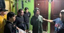 Penangkapan pelaku penipuan dengan modus mengaku sebagai anggota polisi di Cengkareng, Jakarta Barat. (Sumber: POSKOTA | Foto: Pandi Ramedhan)