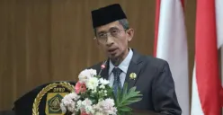 Wakil Ketua DPRD Kabupaten Bogor, Agus Salim menyoroti kabel menjuntai menimpa korban. (Sumber: Dok. DPRD Kabupaten Bogor)