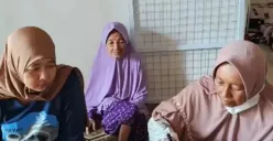 Ibu asikah (74), yang diantar ke panti jompo di kawasan Malang, Jawa Timur, oleh dua anak kandungnya. (Sumber: Instagram/@ariefcamra)