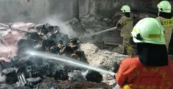 Kebakaran melanda gudang di ruko kawasan Tambora, Jakarta Barat, Minggu, 29 Juni 2025. (Sumber: Dok. Damkar)