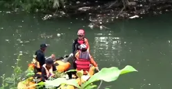 Tim SAR mengevakuasi satu korban tewas akibat terseret arus deras saat memancing di Danau MM2100, Kabupaten Bekasi, pada Minggu, 29 Juni 2025. (Sumber: Istimewa)