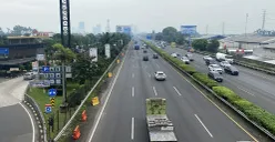 Lalu lintas di ruas jalan Tol Jakarta-Tangerang kembali normal pada Minggu, 29 Juni 2025. (Sumber: POSKOTA | Foto: Primayanti)
